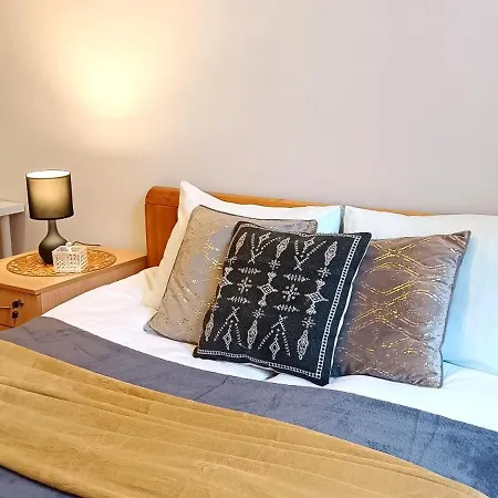 Cozy & Bright 1 Bedroom With Park Nearby - Free Parking, Riga, Up To 5 Guests Рига